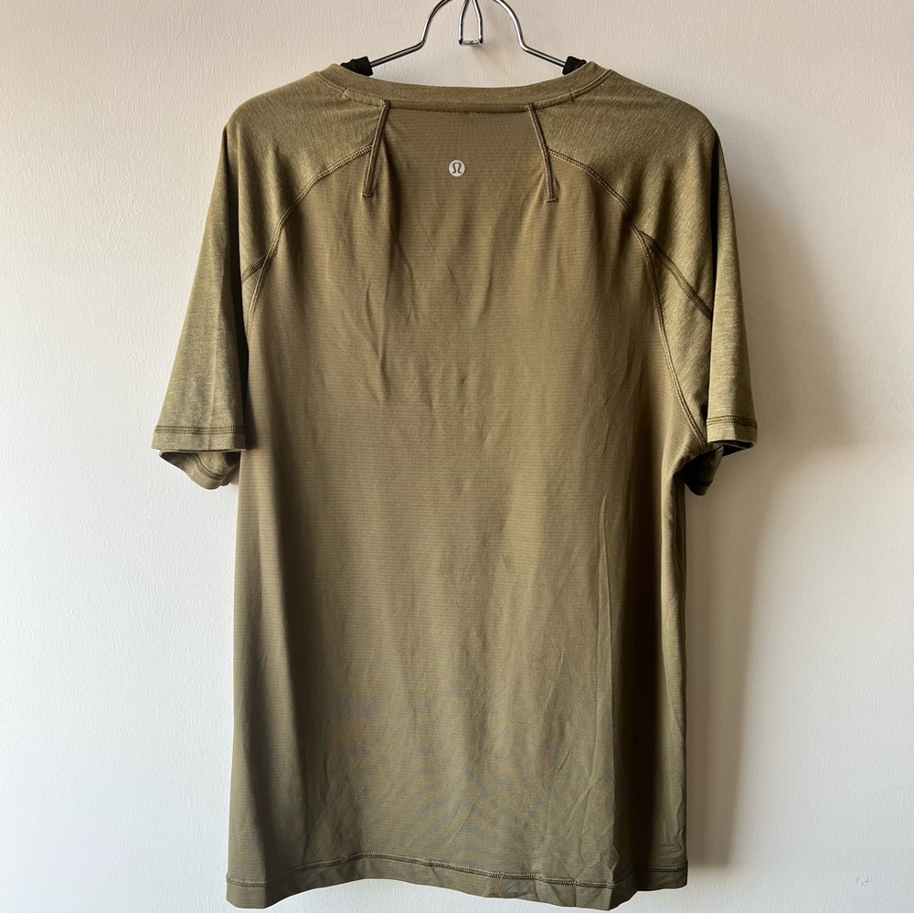 Men’s Lululemon short sleeve tech shirt size XL~ like new